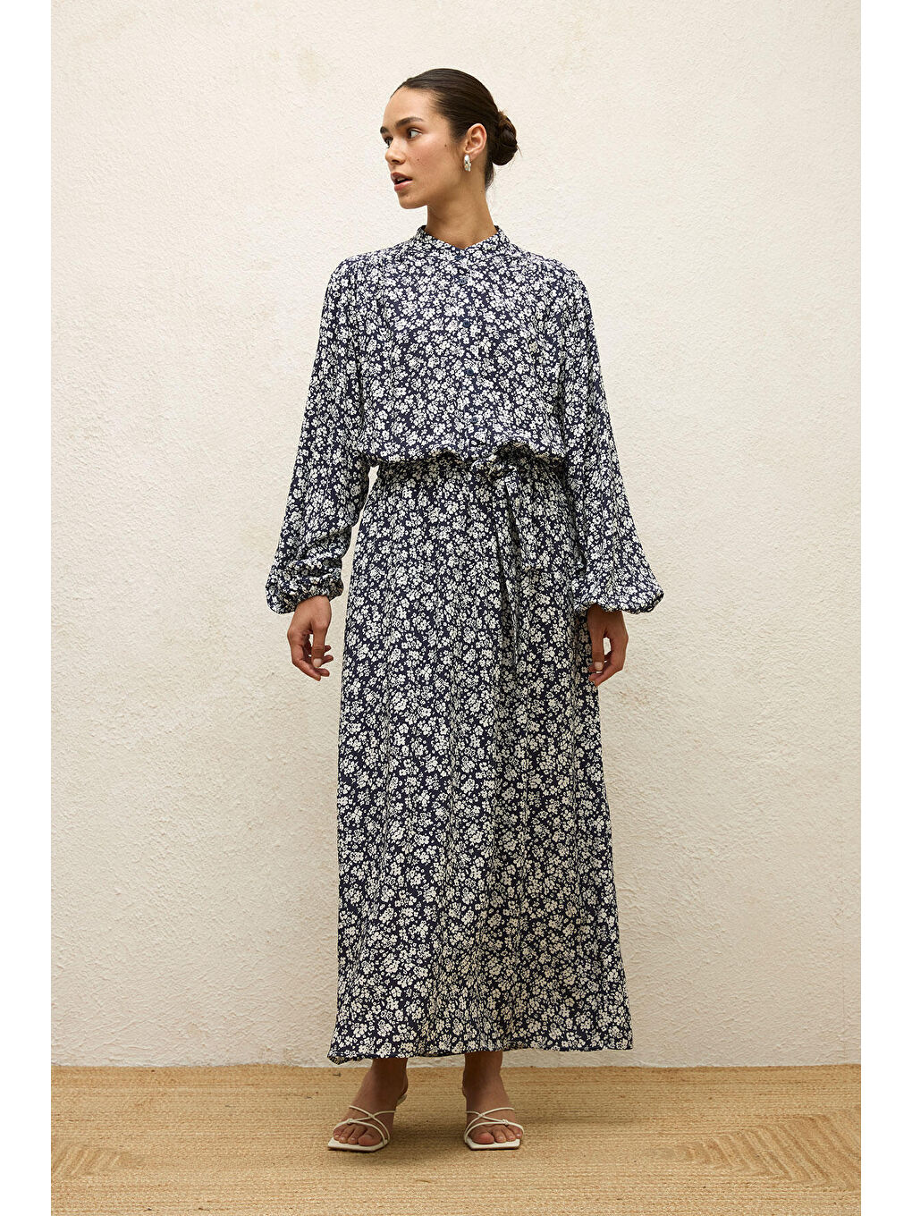 Beyaz Viskon Desenli Elbise Floral-6