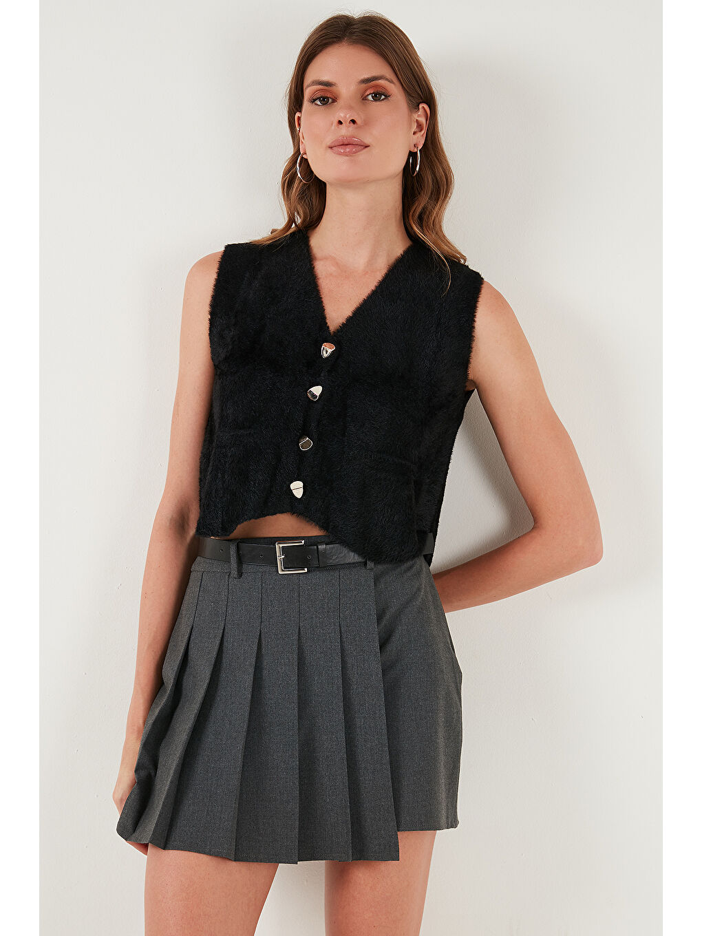 Siyah Regular Fit V Yaka Yumuşak Dokulu Düğmeli Yelek 4615241-2