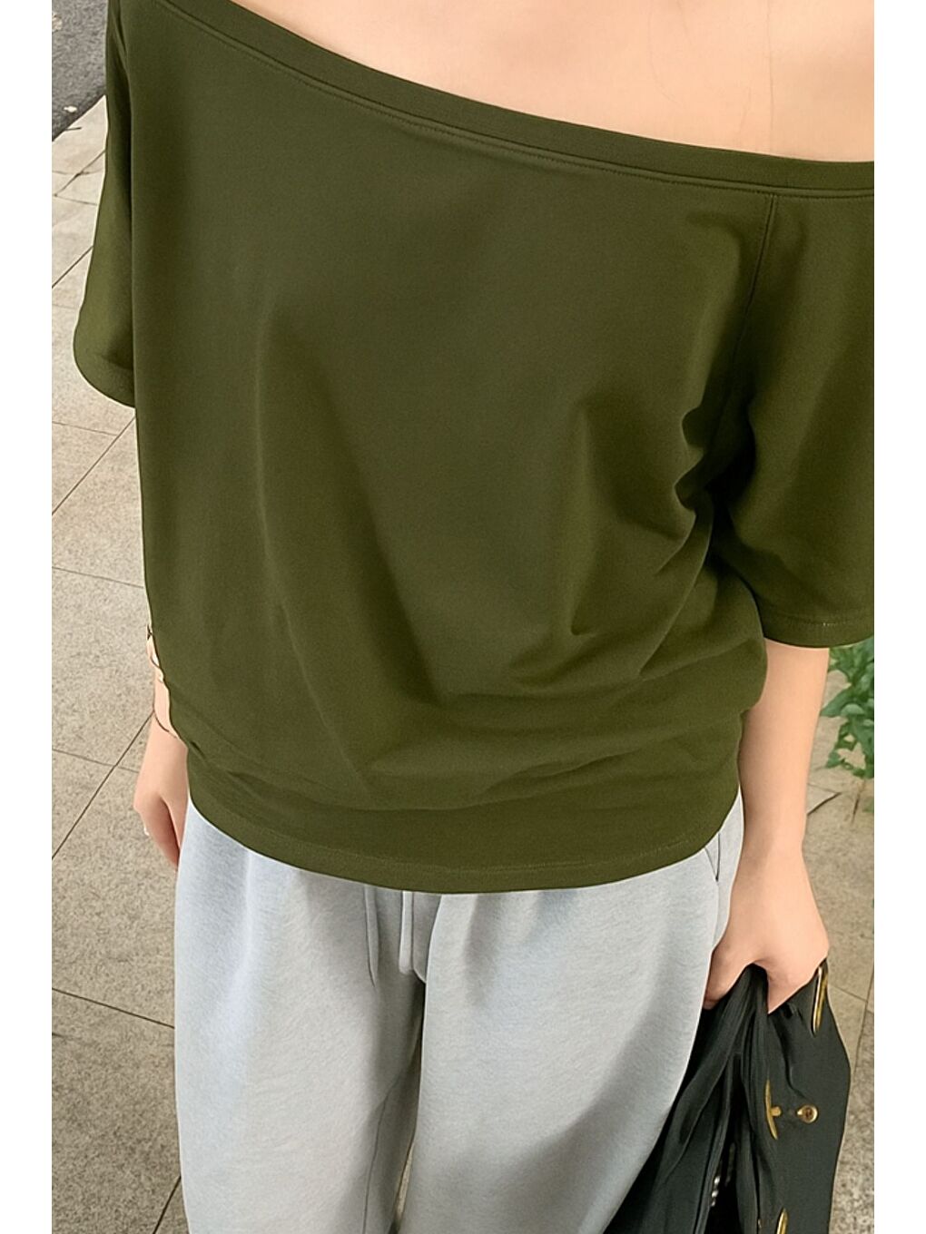 Haki Kadın Düşük Omuz Kayık Yaka Oversize T-Shirt-2