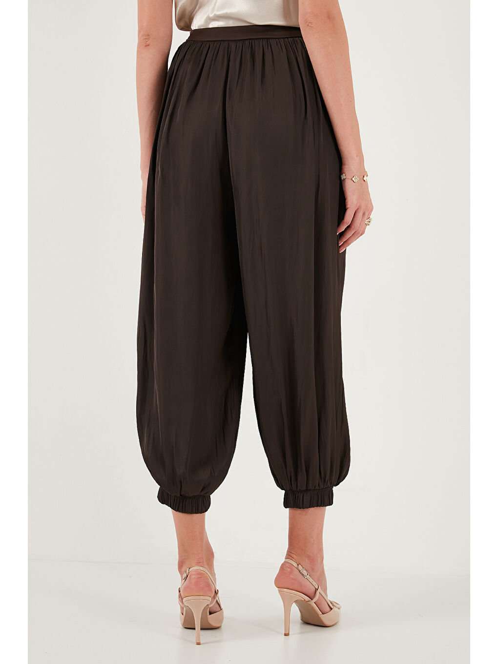 Kahverengi Comfort Fit Yüksek Bel Lastikli Paça Saten Pantolon 68351217-6