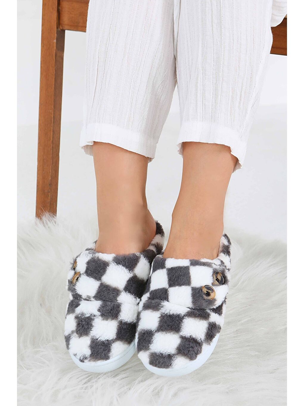 Kadın Antrasit Ekoseli Düğmeli Ev Terliği - 27780-ANTRASIT-1