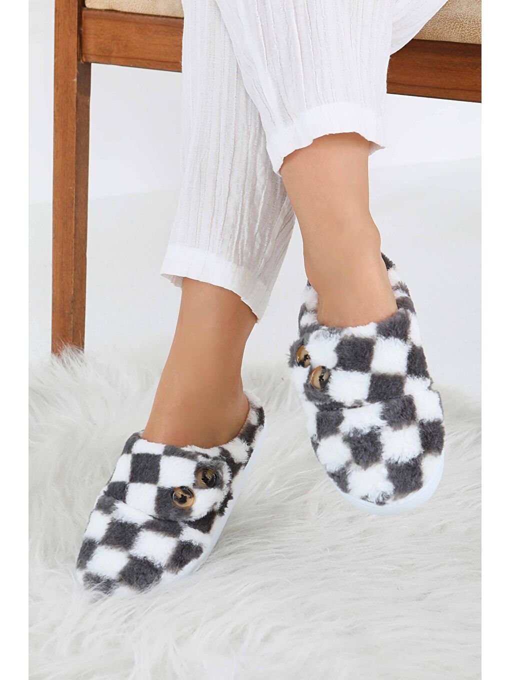 Kadın Antrasit Ekoseli Düğmeli Ev Terliği - 27780-ANTRASIT-2