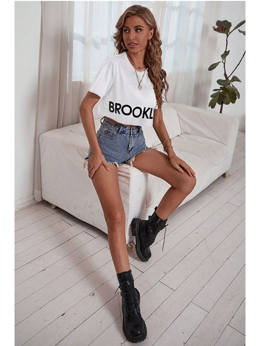 Kadın Beyaz Bisiklet Yaka Brooklyn Baskılı Geniş Crop T Shirt