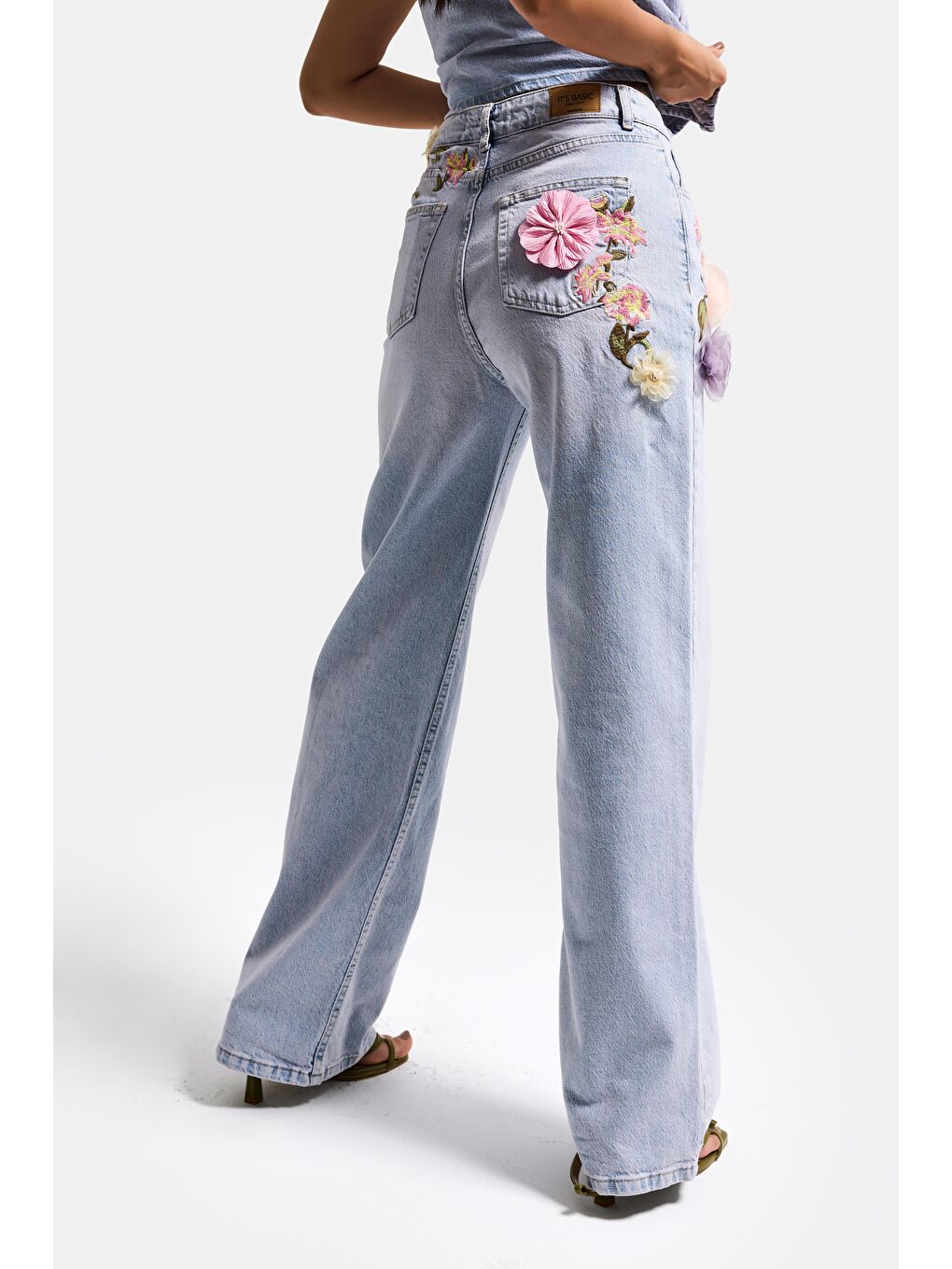 Mavi Kadın Jean Rengi 4s6-89 Straight Fit Gül ve Nakış Detaylı Özel Tasarım Denim Jean-1