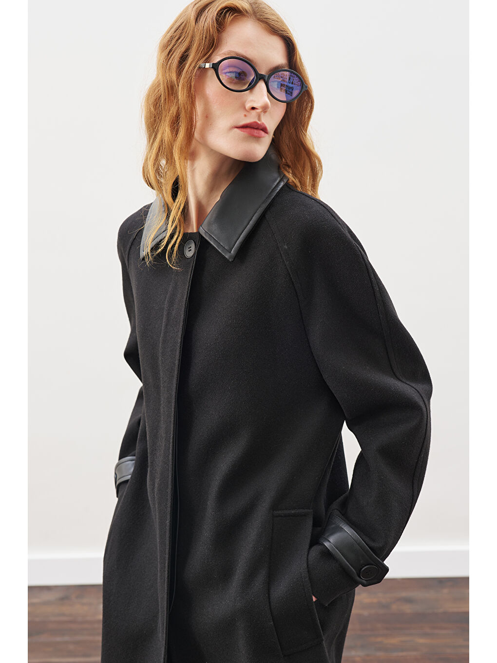 Deri Detaylı Kaşe Kaban Siyah-3