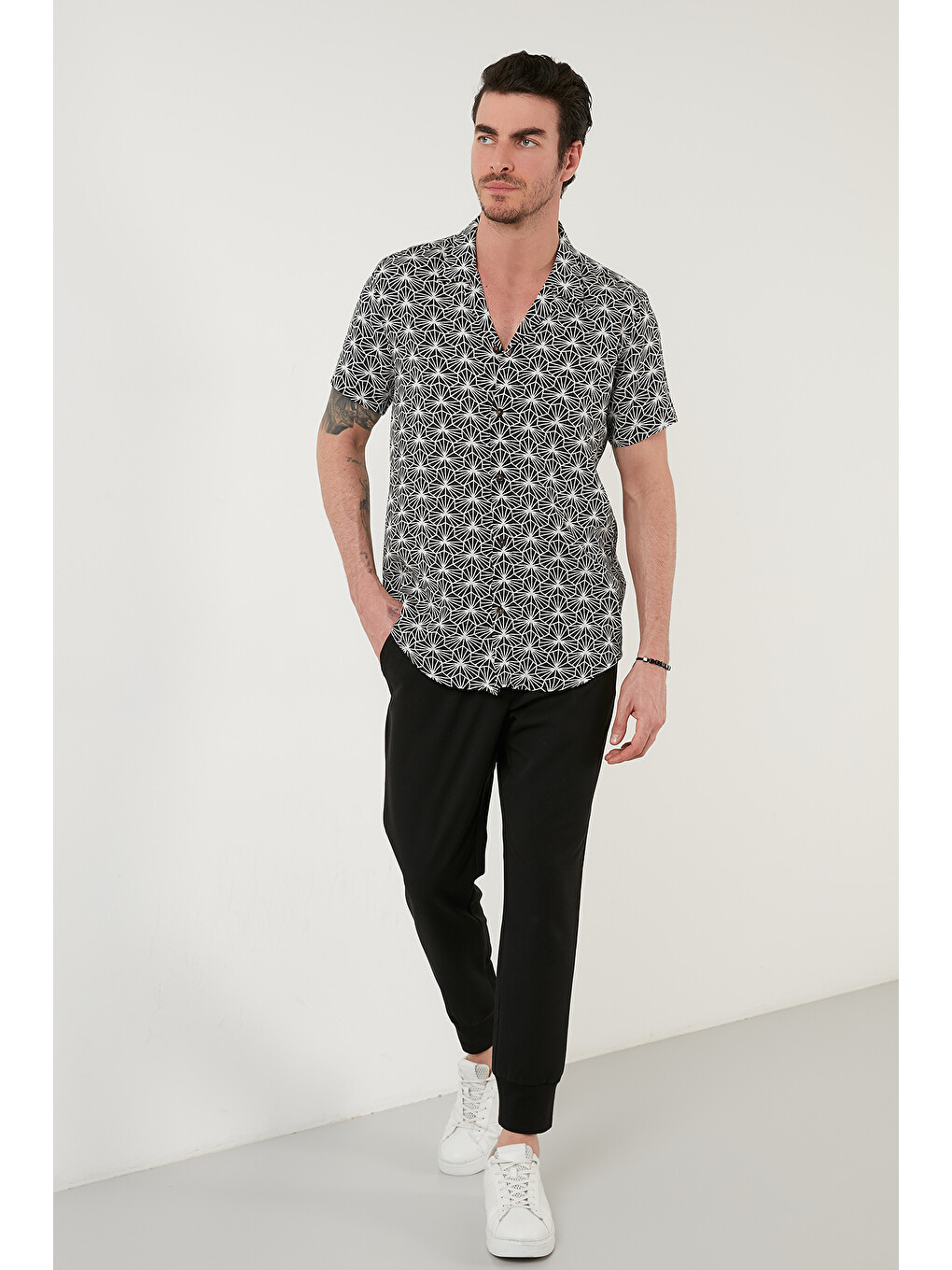 Beyaz Regular Fit Kısa Kollu Apaş Yaka Desenli Erkek Gömlek Cf21s114293-5