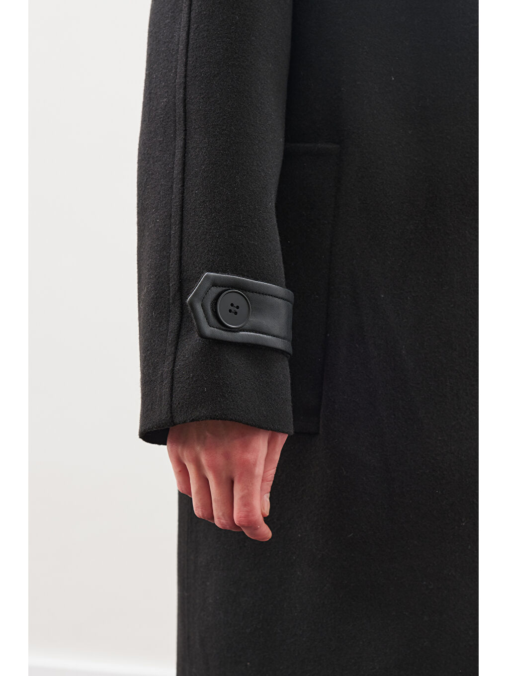 Deri Detaylı Kaşe Kaban Siyah-6