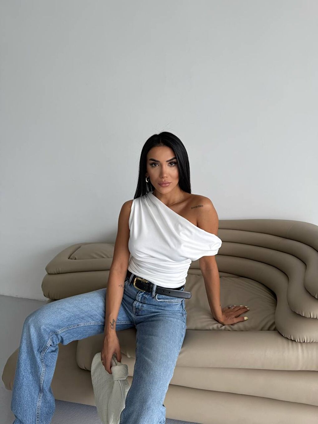 Omuz Detay Beyaz Sandy Bluz-4