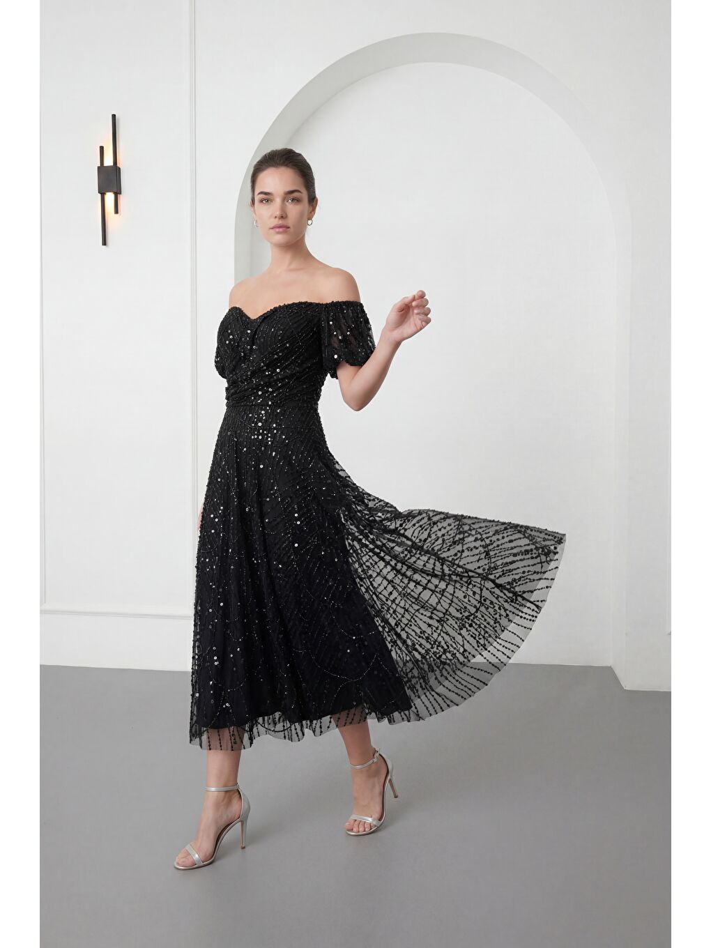 Kadın Siyah Dar Kalıp Kayık Yaka Boncuklu Midi Kloş Abiye Elbise