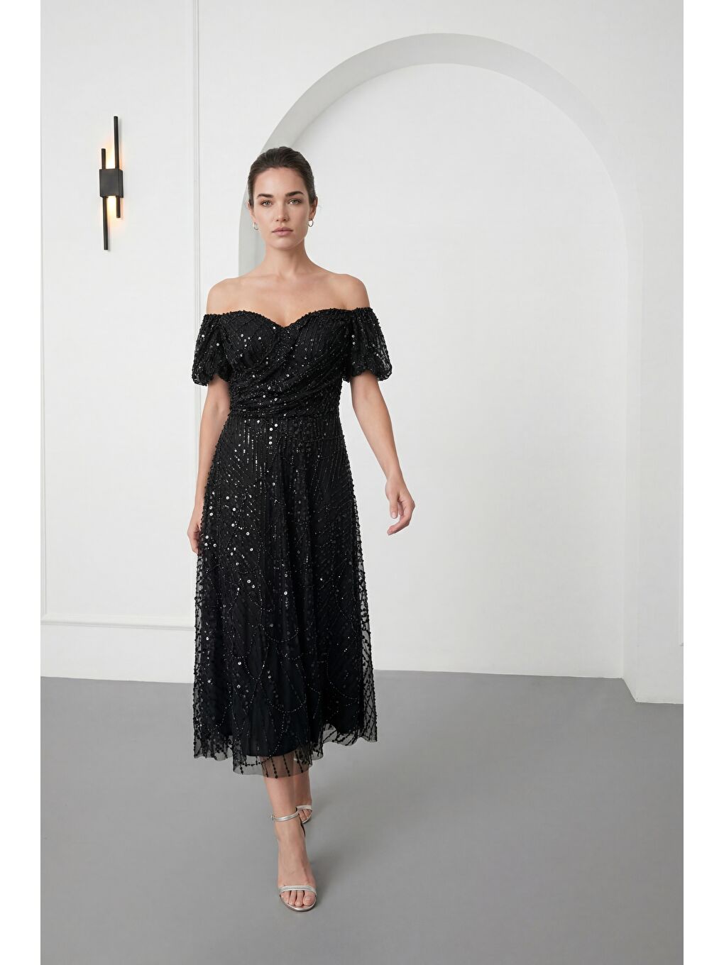 Kadın Siyah Dar Kalıp Kayık Yaka Boncuklu Midi Kloş Abiye Elbise-1