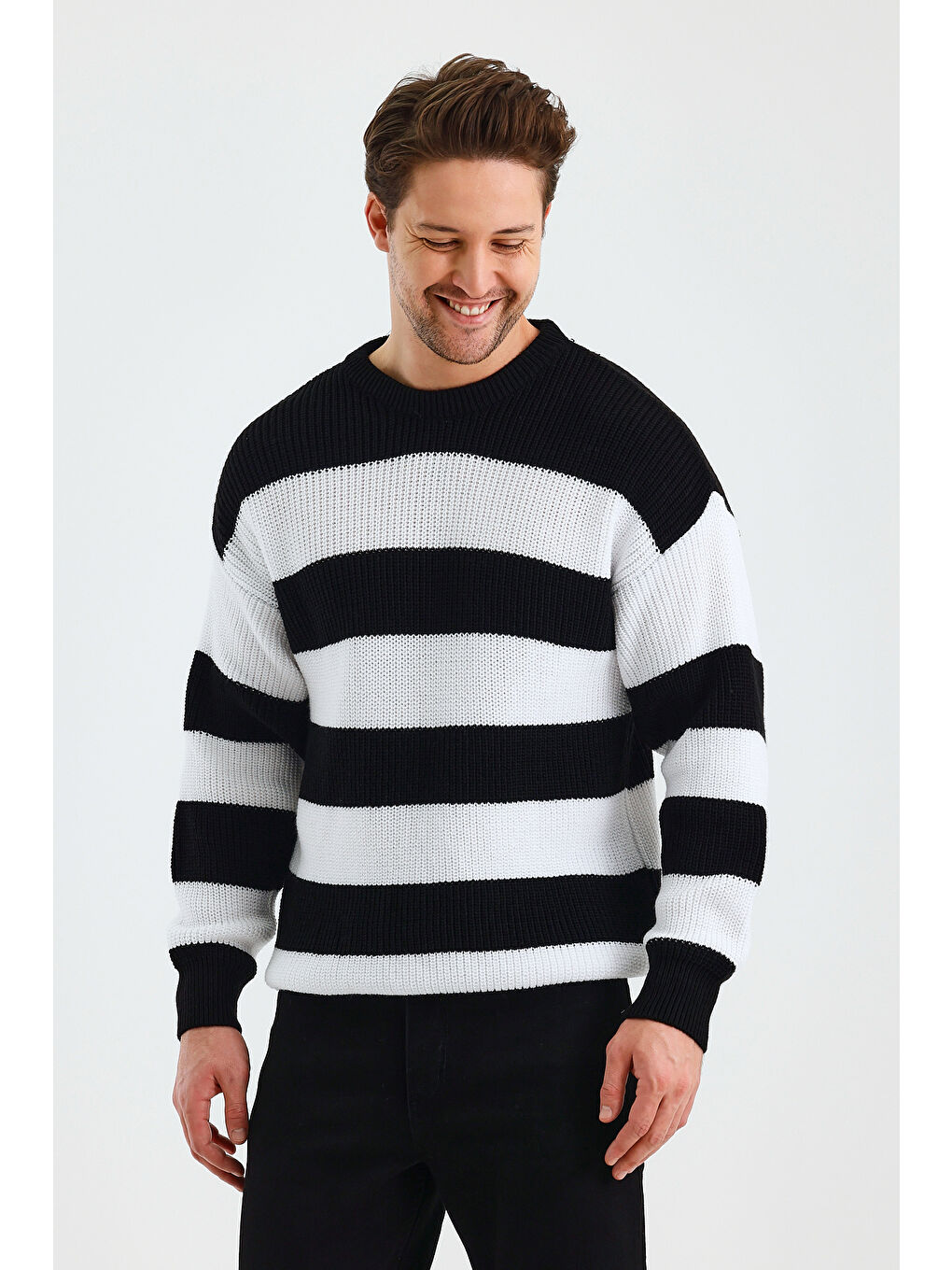 Beyaz Erkek Renk Bloklu Regular Bisiklet Yaka Triko Kazak-1