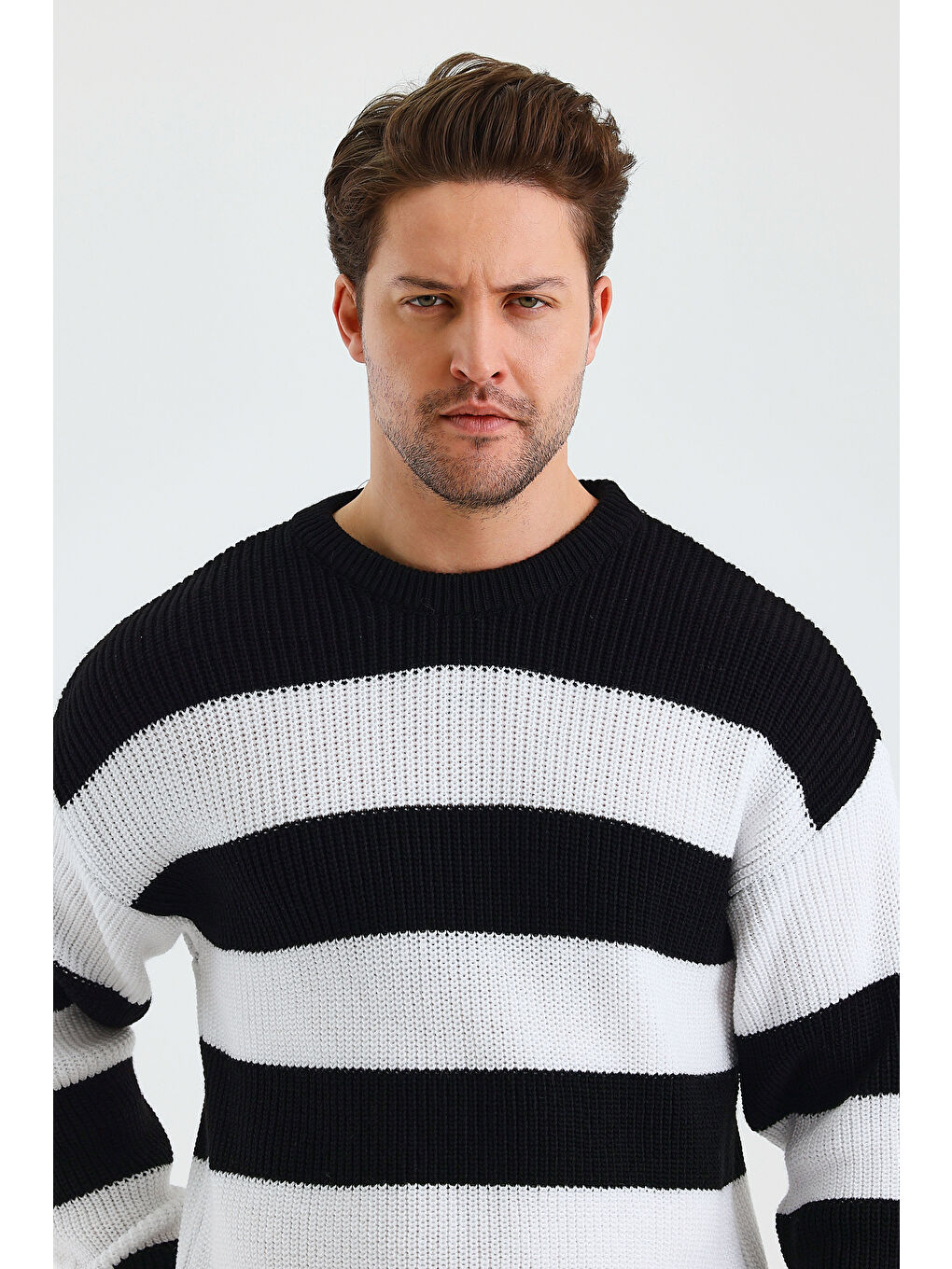 Beyaz Erkek Renk Bloklu Regular Bisiklet Yaka Triko Kazak-3