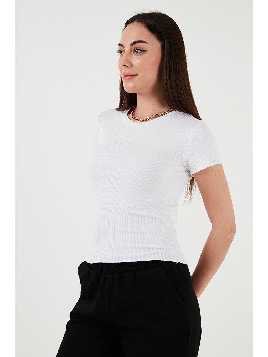 Beyaz Slim Fit Bisiklet Yaka Fitlli Crop T Shirt 25Y0444K1-1