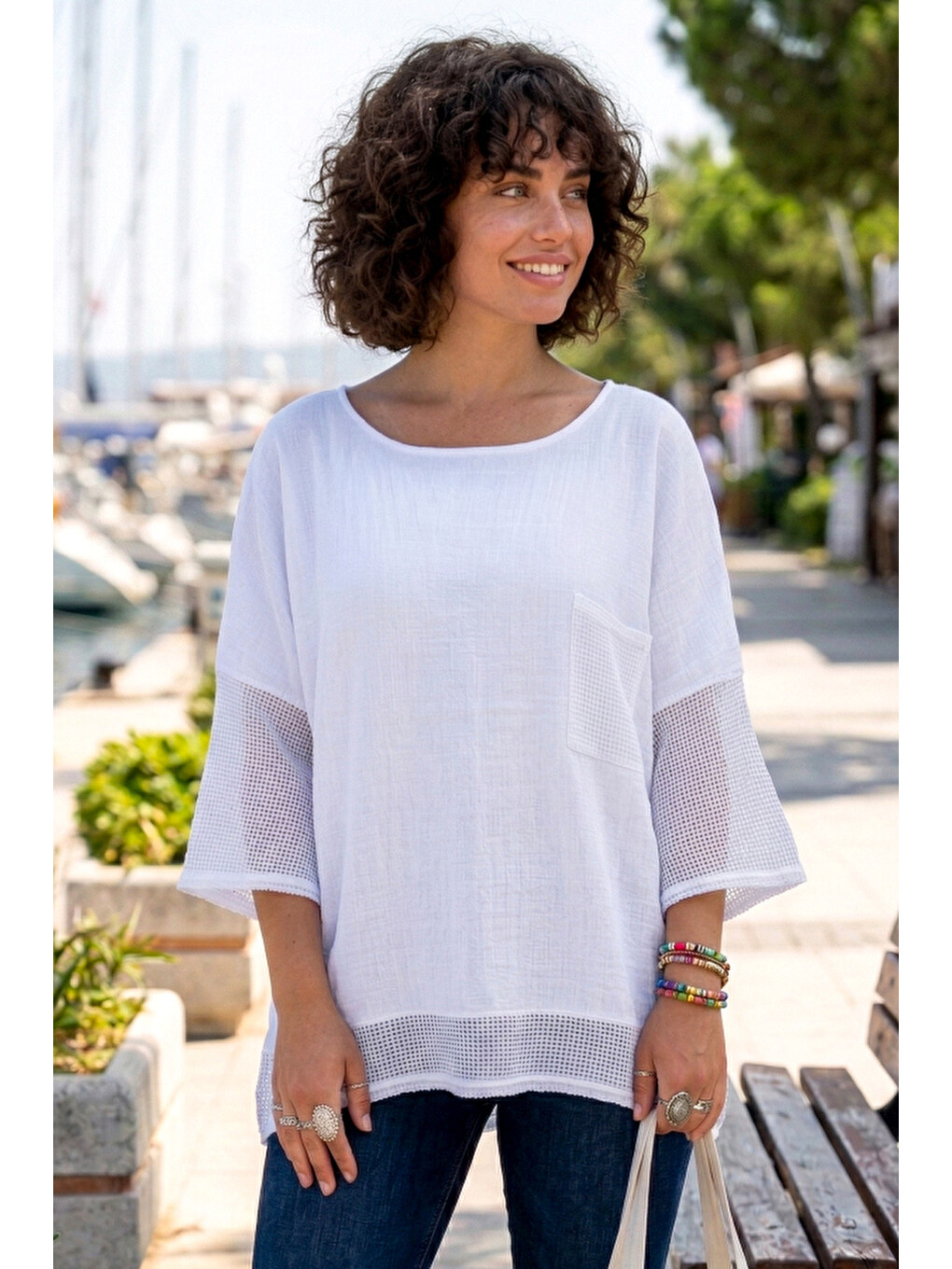 Beyaz Bisiklet Yaka 3/4 Kol, Kol Ve Etek Ucu File Detaylı Casual Müslin Oversize Dokuma Bluz 60 65-2