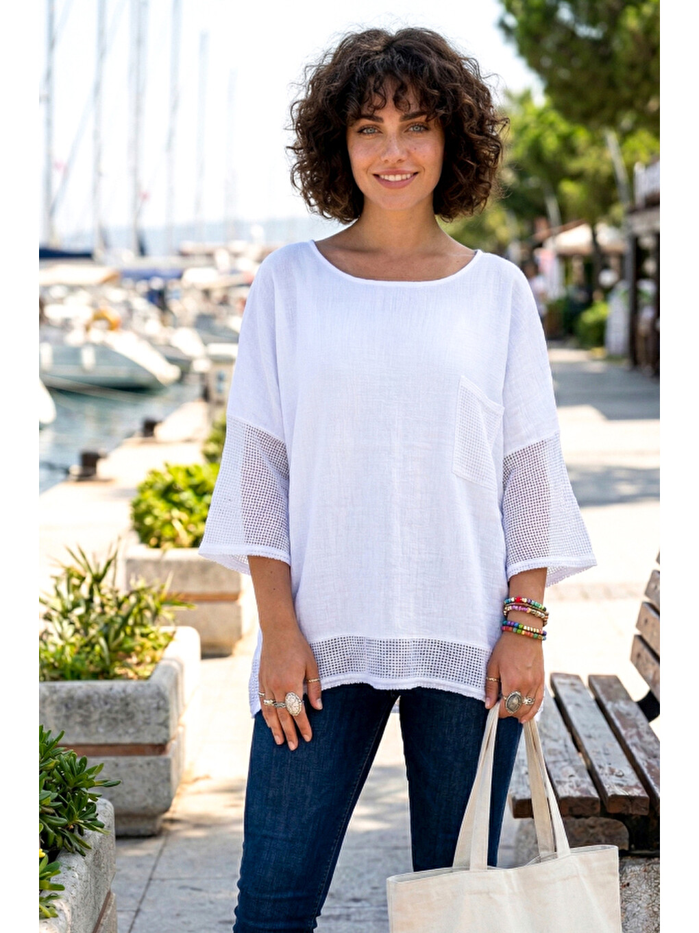 Beyaz Bisiklet Yaka 3/4 Kol, Kol Ve Etek Ucu File Detaylı Casual Müslin Oversize Dokuma Bluz 60 65-3