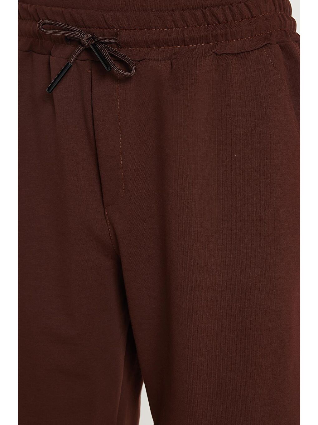 Erkek Standart Fit Normal Kesim Pamuklu Bisiklet Yaka Beli Bağcıklı Kahverengi Şort Takım-2