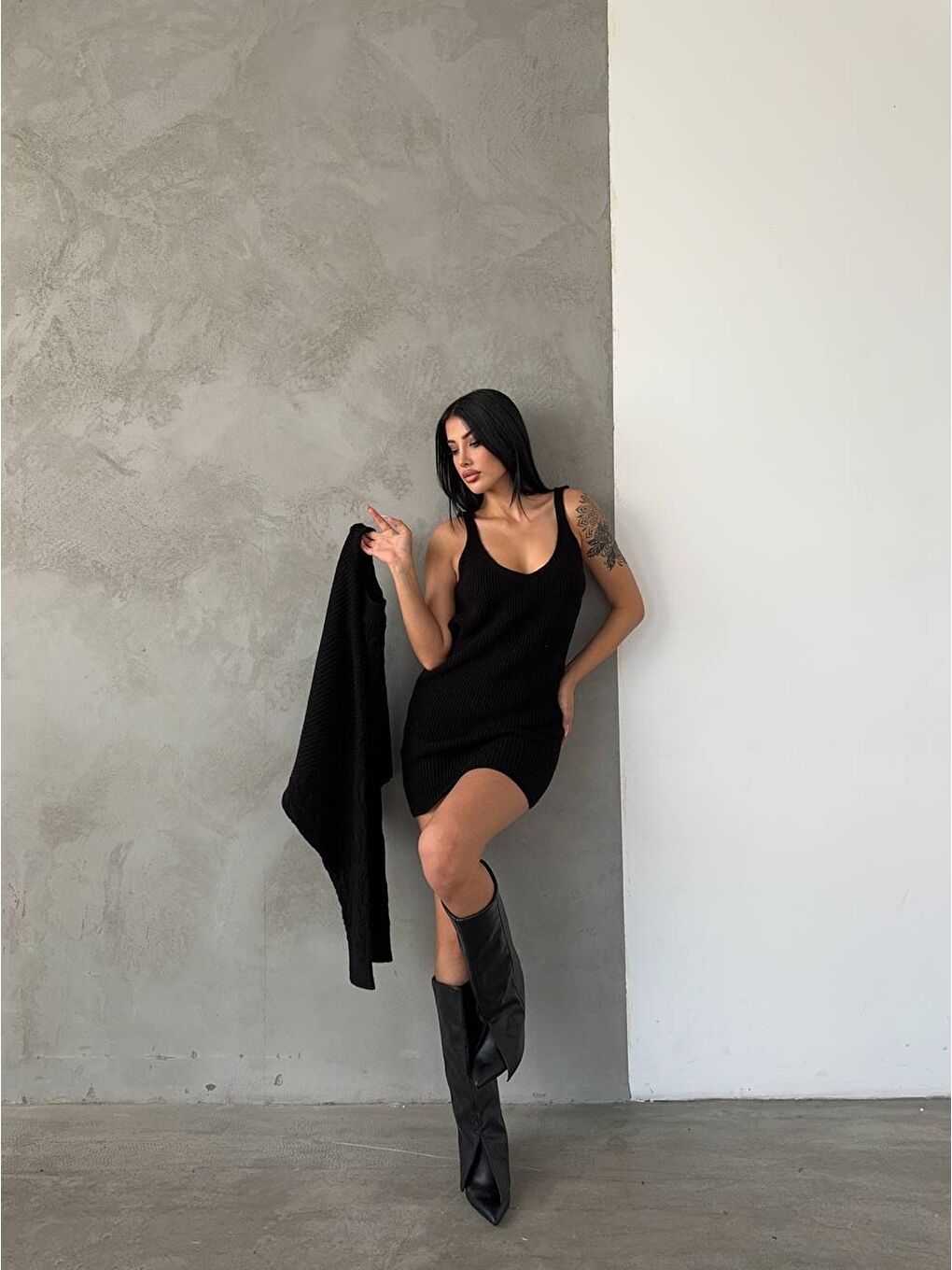 Siyah Elbise ve Kazak Triko Takım-1