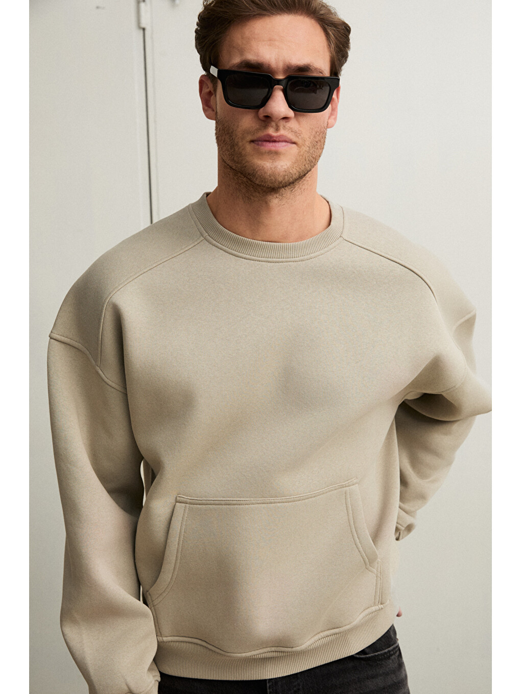 Coyotes Erkek Bisiklet Yaka Kangru Cepli Organik Pamuk Regular Fit Açık Haki Sweatshirt-1