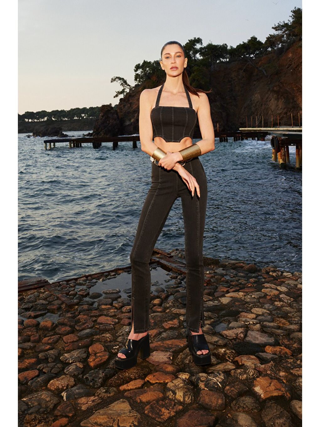 Regular Fit Normal Kesim Düz Yaka Siyah Jean Crop Bluz