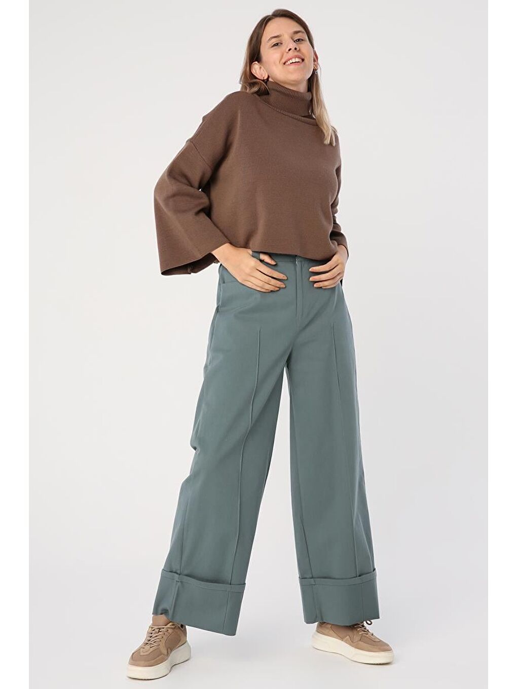 Pastel Yeşili-Pamuklu Geniş Paça Katlamalı Pantolon