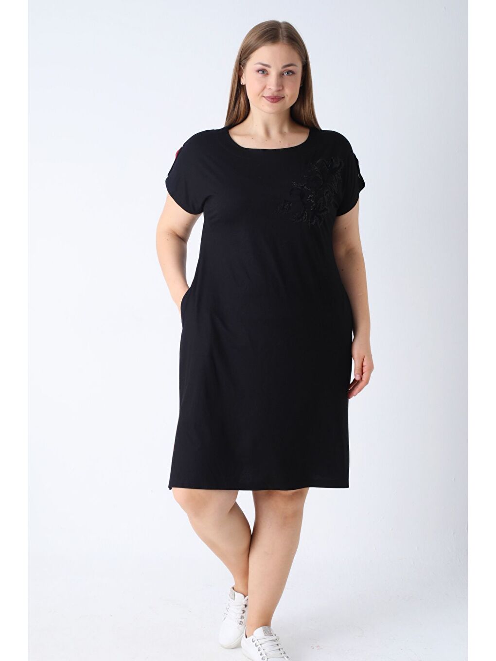 Kadın Siyah Kısa Kollu Cepli Biye Ve Nakış Detaylı Elastanlı Büyük Beden Elbise-1