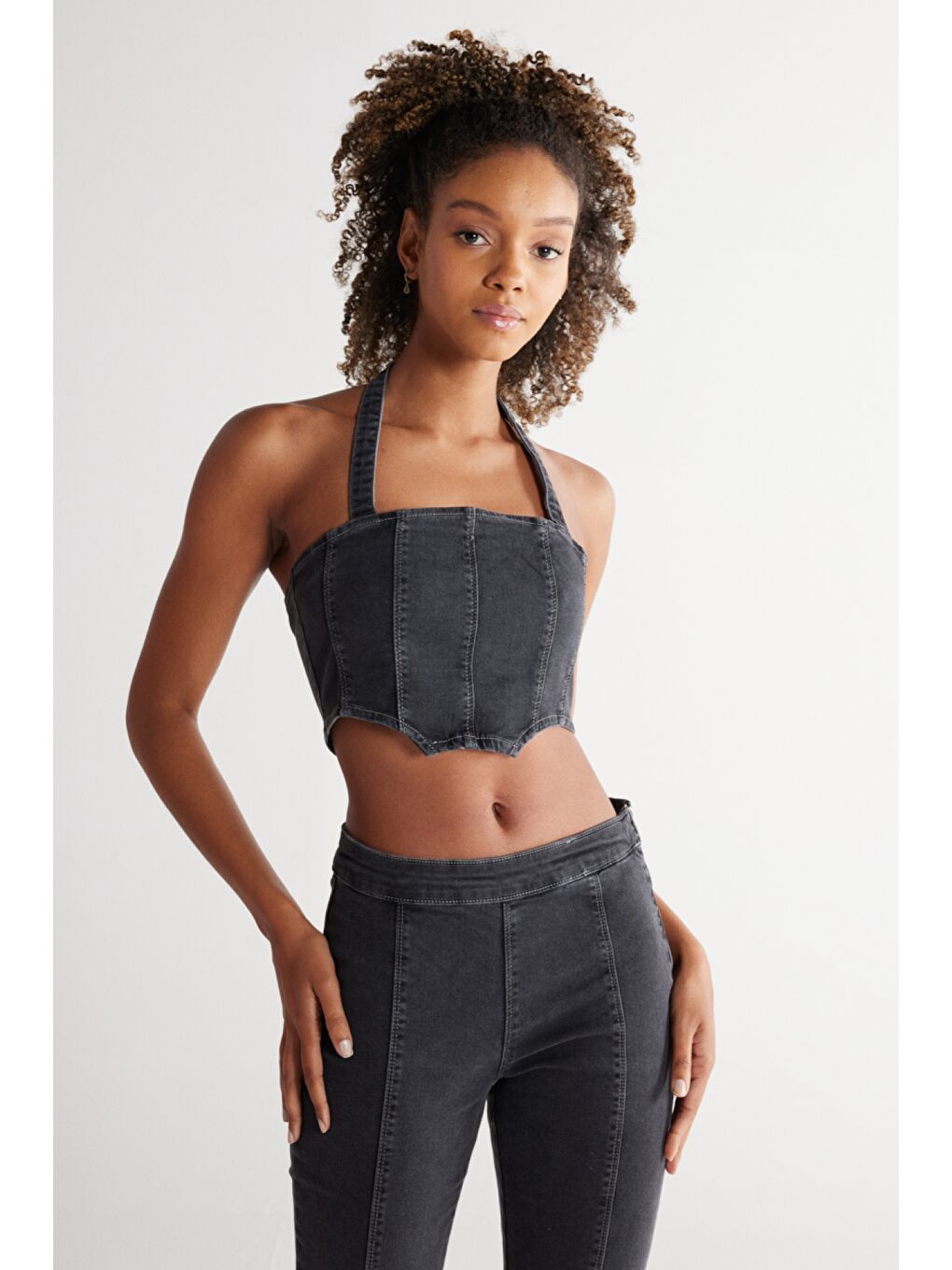 Regular Fit Normal Kesim Düz Yaka Siyah Jean Crop Bluz-2