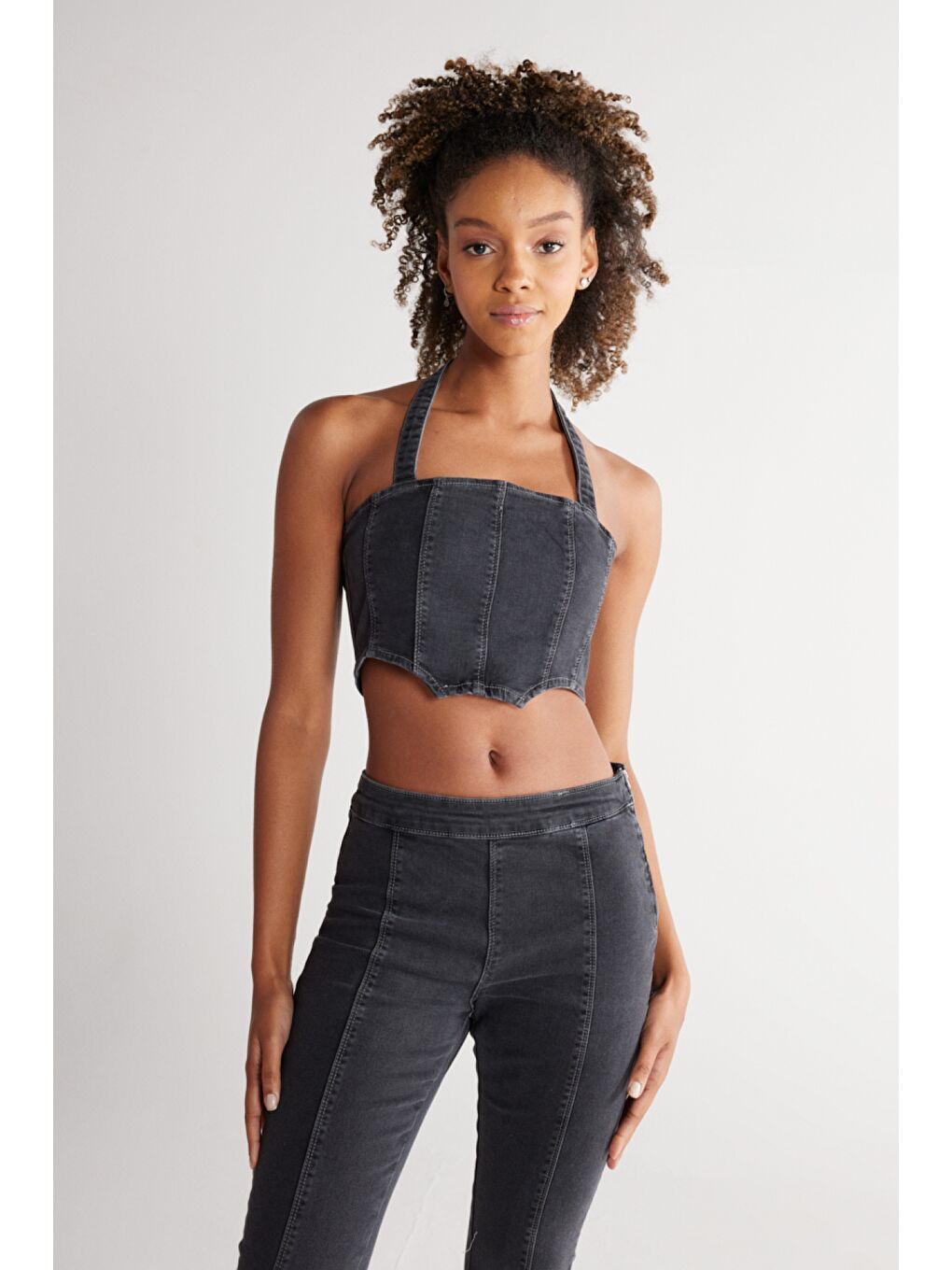 Regular Fit Normal Kesim Düz Yaka Siyah Jean Crop Bluz-3