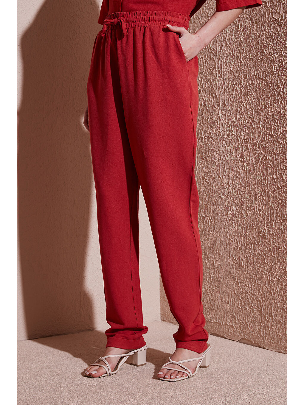 Kahverengi Relaxed Fit Normal Bel Düz Paça Pantolon 25Y0550K1-4