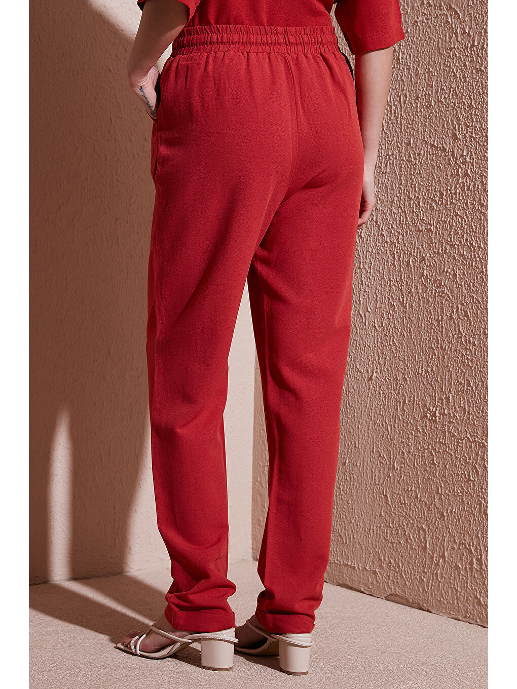 Kahverengi Relaxed Fit Normal Bel Düz Paça Pantolon 25Y0550K1-6