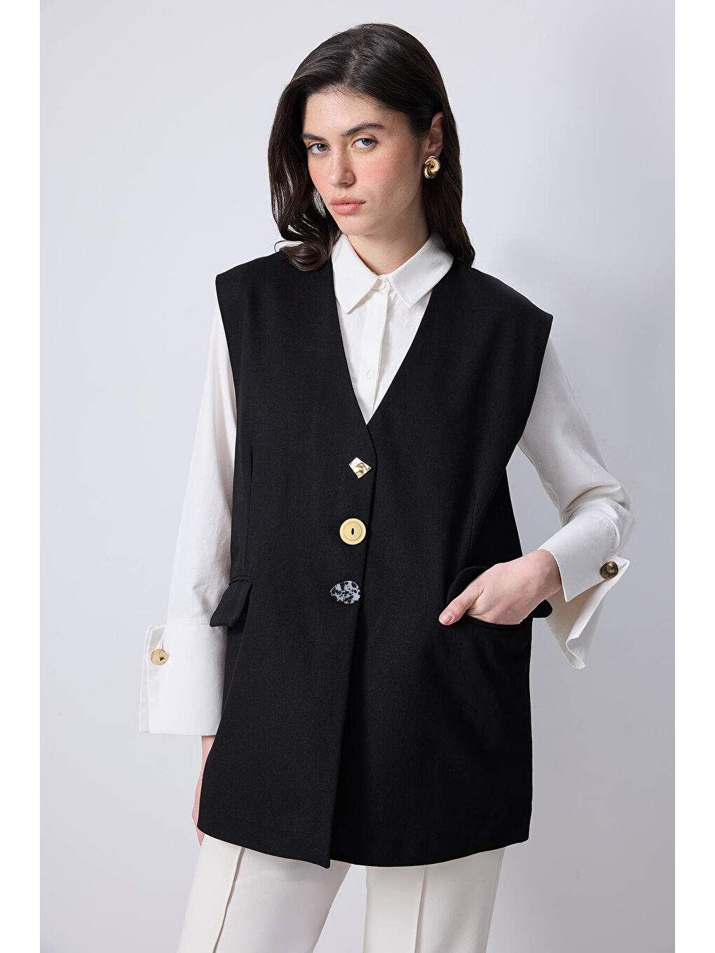 Siyah Düğme Detaylı Gabardin Yelek-1