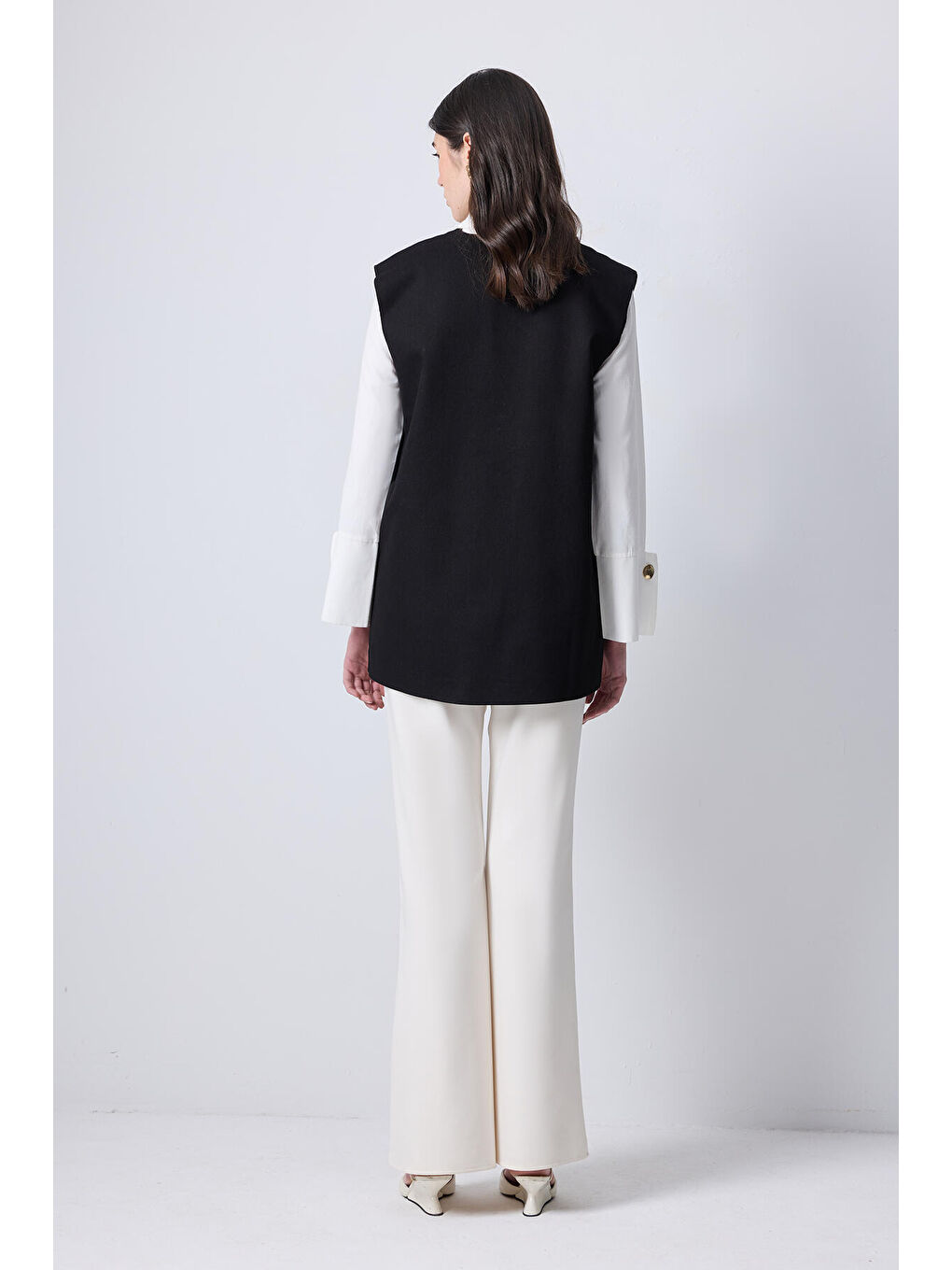 Siyah Düğme Detaylı Gabardin Yelek-3