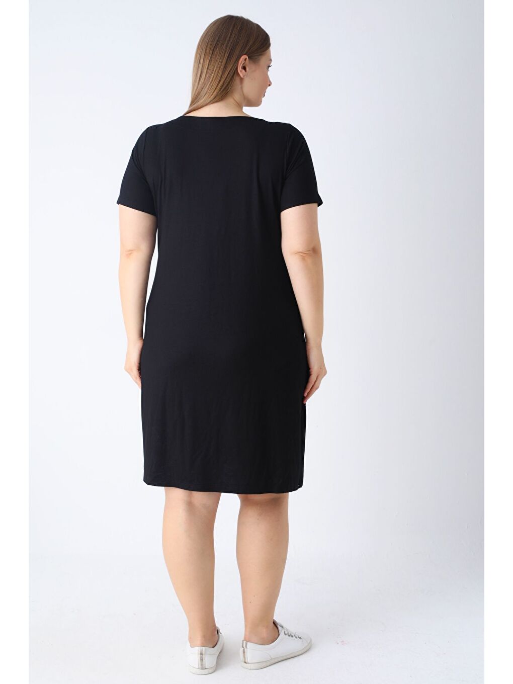 Kadın Siyah Nakış Detaylı Bisiklet Yaka Elastanlı Büyük Beden Elbise-4