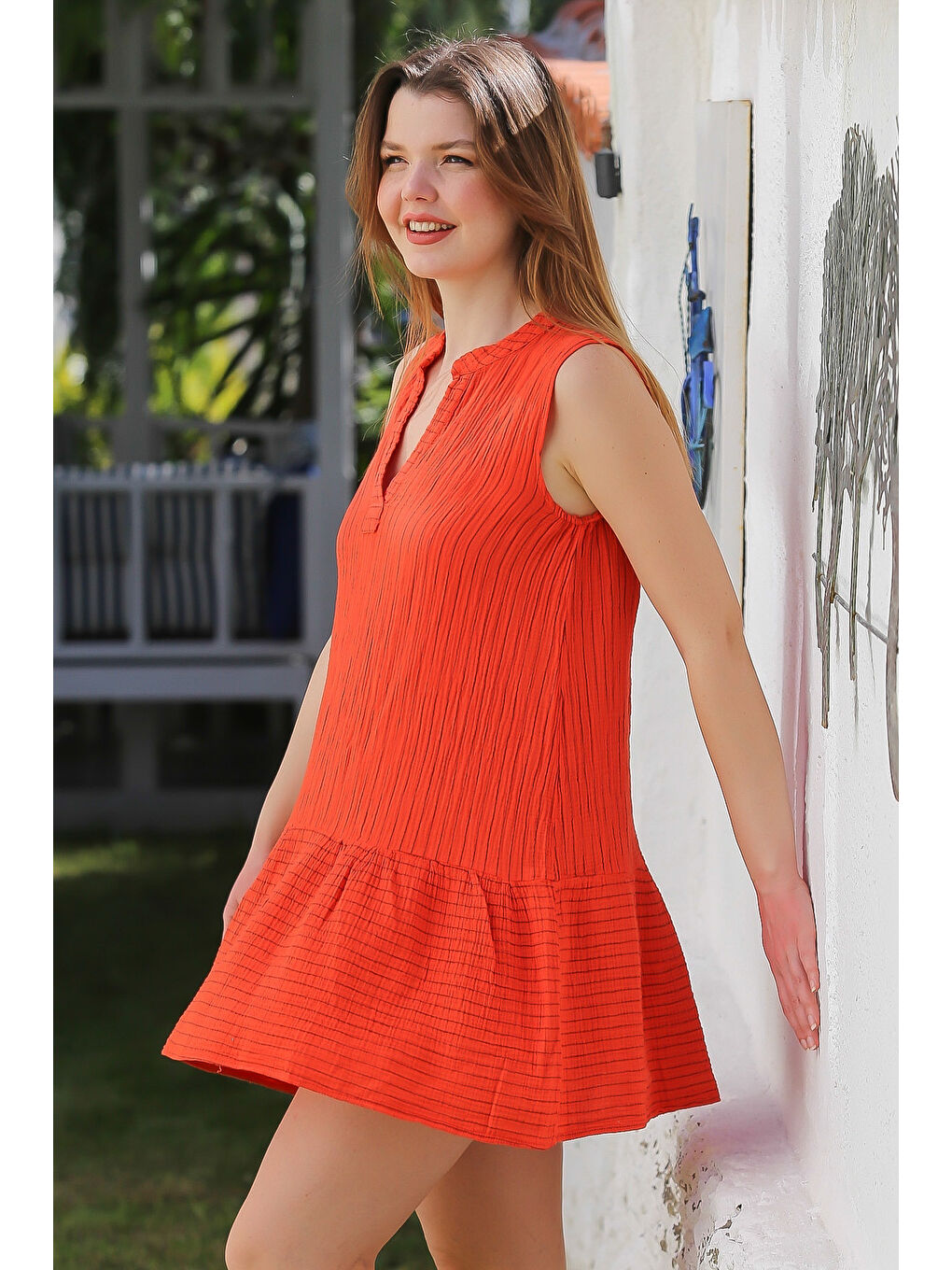 Kırmızı Narçiçeği Hakim Yaka Kolsuz Çizgili Yıkamalı Etek Ucu Fırfırlı Casual Dokuma Elbise 92 50