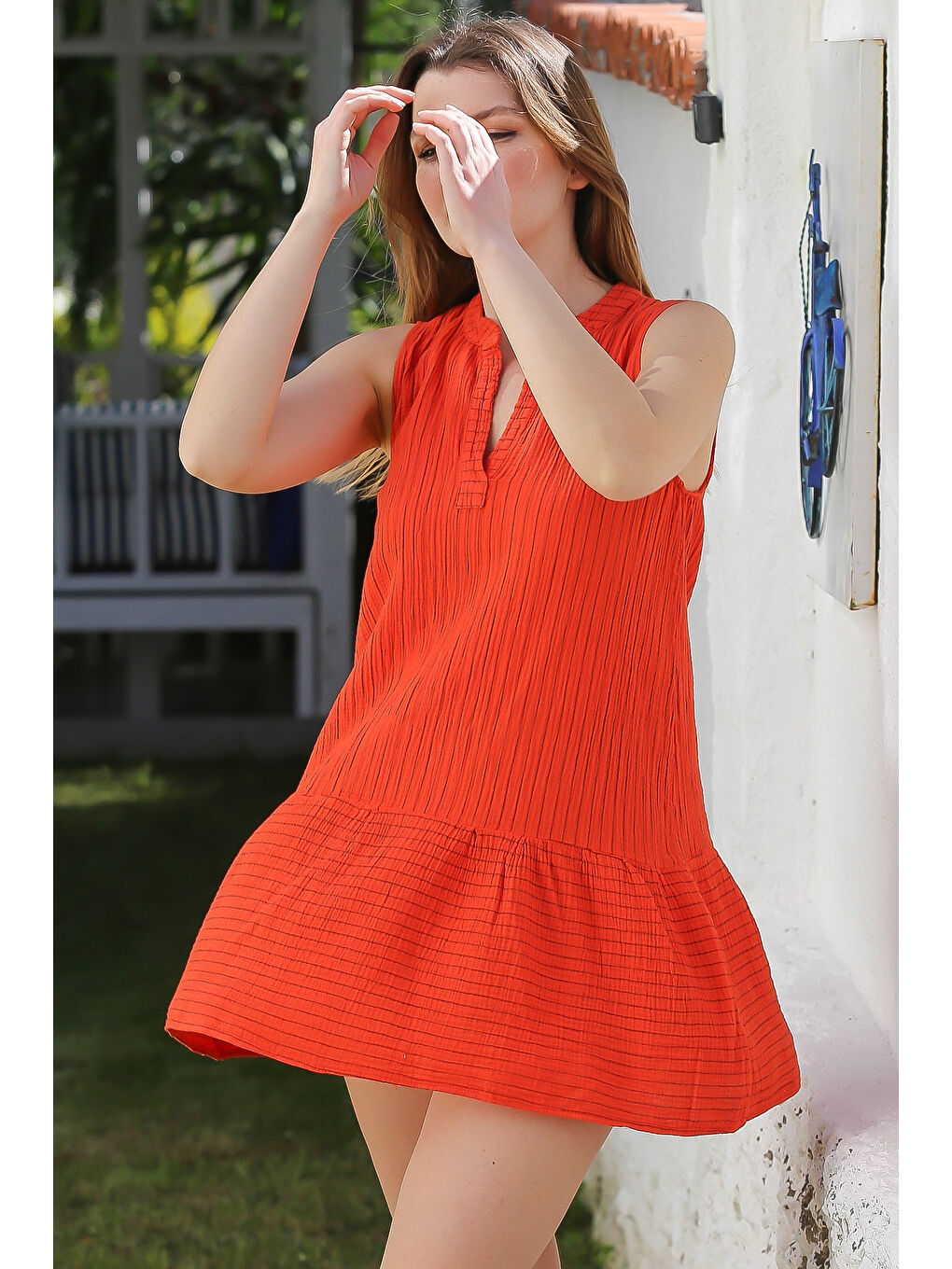 Kırmızı Narçiçeği Hakim Yaka Kolsuz Çizgili Yıkamalı Etek Ucu Fırfırlı Casual Dokuma Elbise 92 50-1