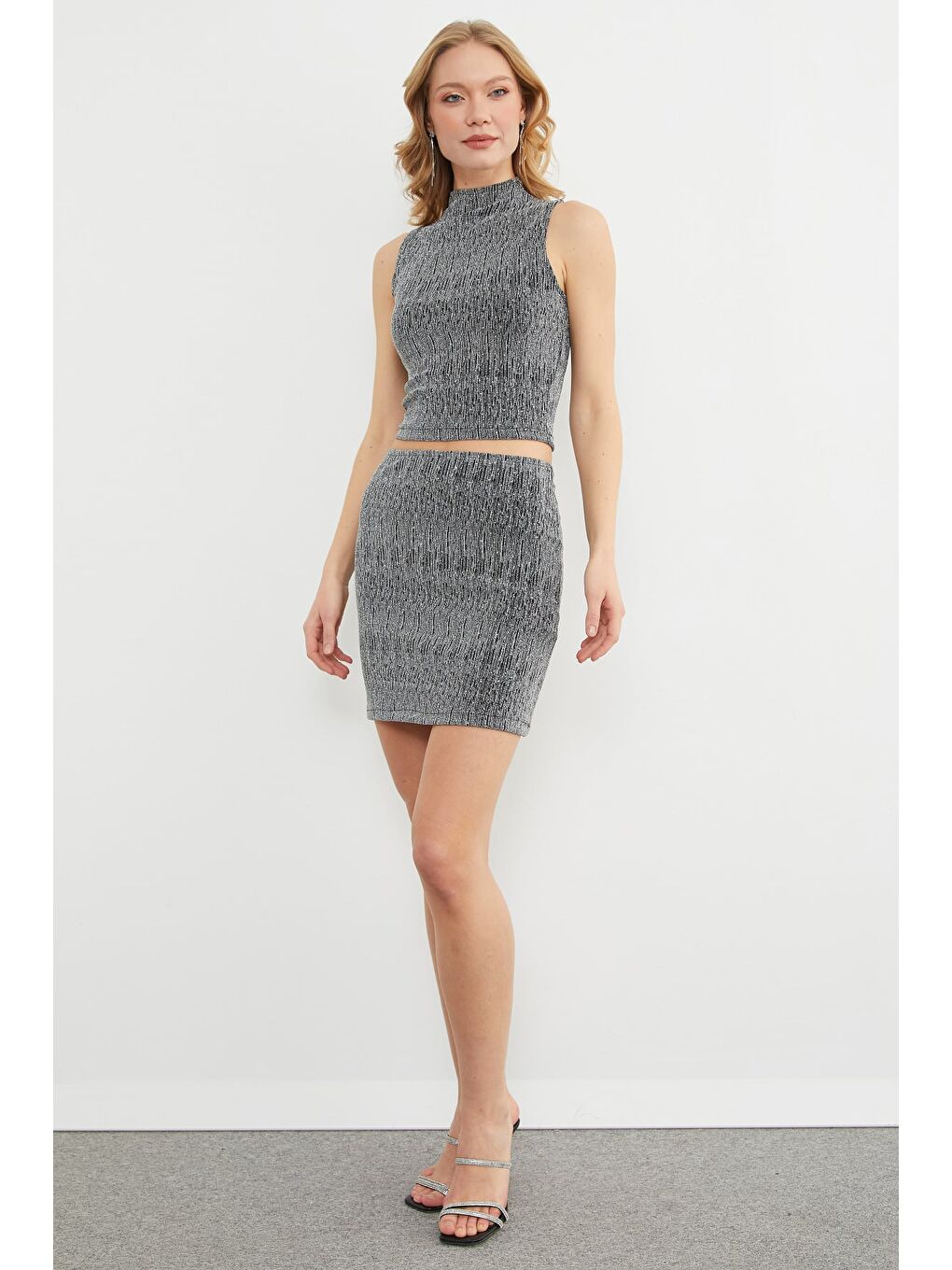 Gri Beli Lastikli Taşlı Simli Mini Etek-2