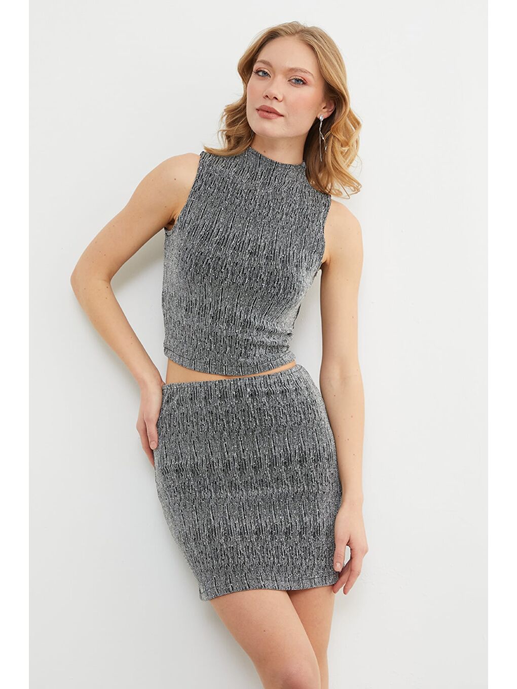 Gri Beli Lastikli Taşlı Simli Mini Etek-3