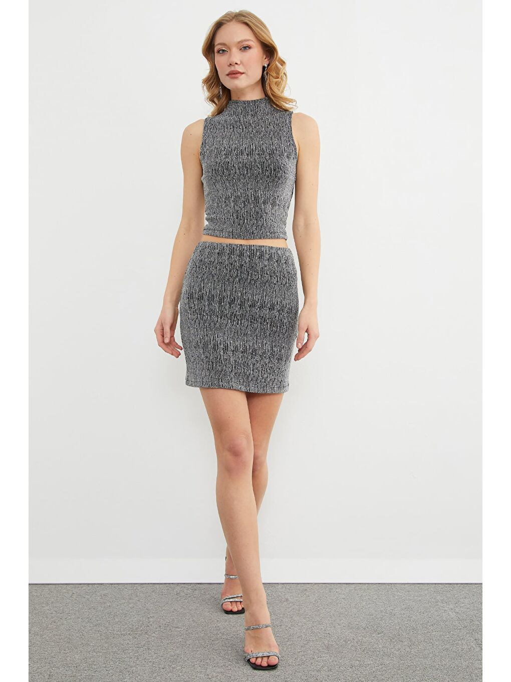 Gri Beli Lastikli Taşlı Simli Mini Etek-4