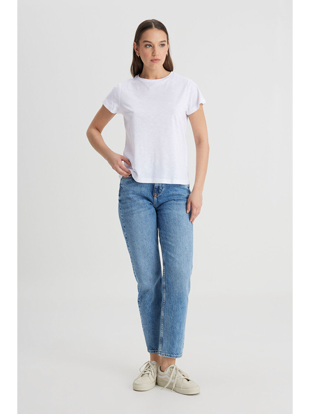 Regular Fit Normal Kesim Bisiklet Yaka Beyaz Tişört-2