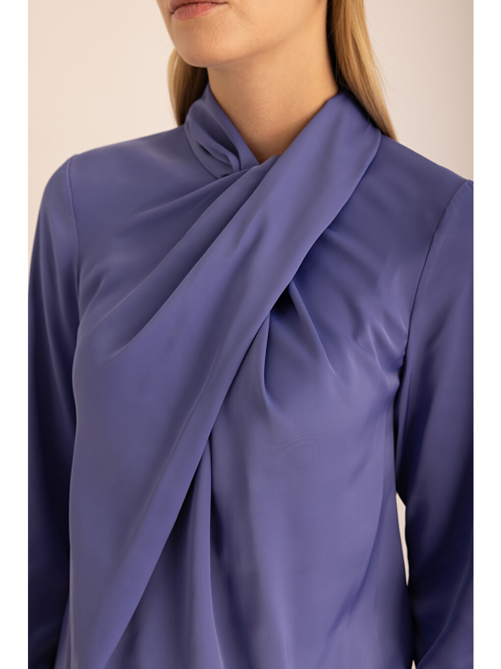 Mor Yakası Drape Detaylı Dokuma Bluz-2
