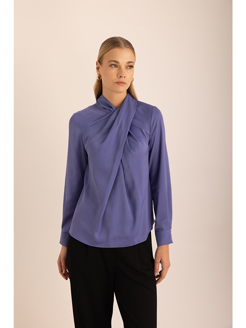 Mor Yakası Drape Detaylı Dokuma Bluz-3