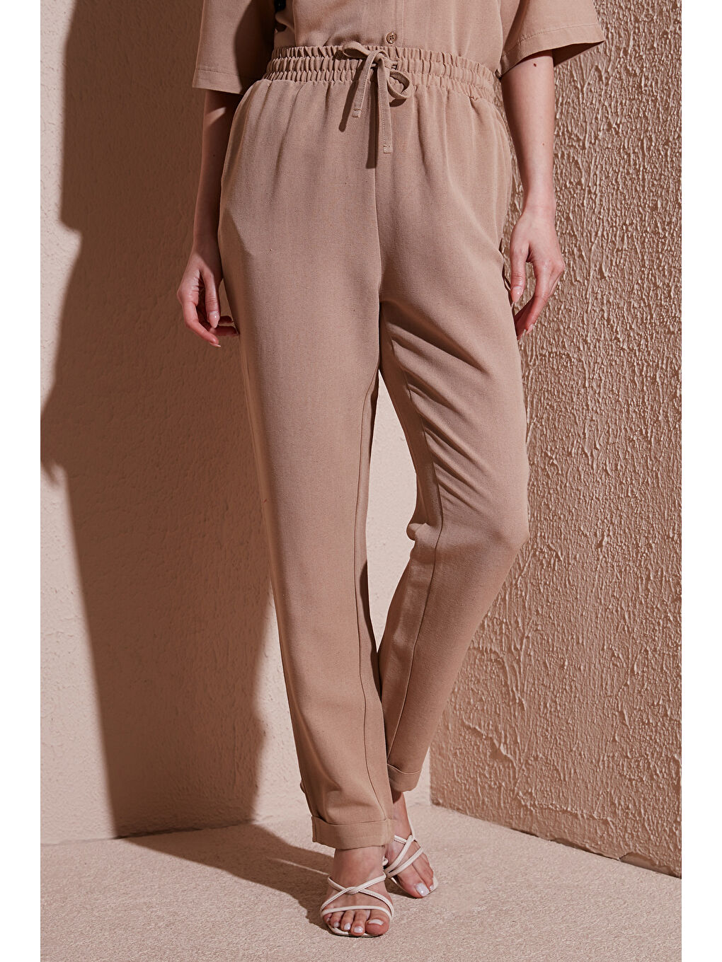 Bej Relaxed Fit Normal Bel Düz Paça Pantolon 25Y0550K1-2