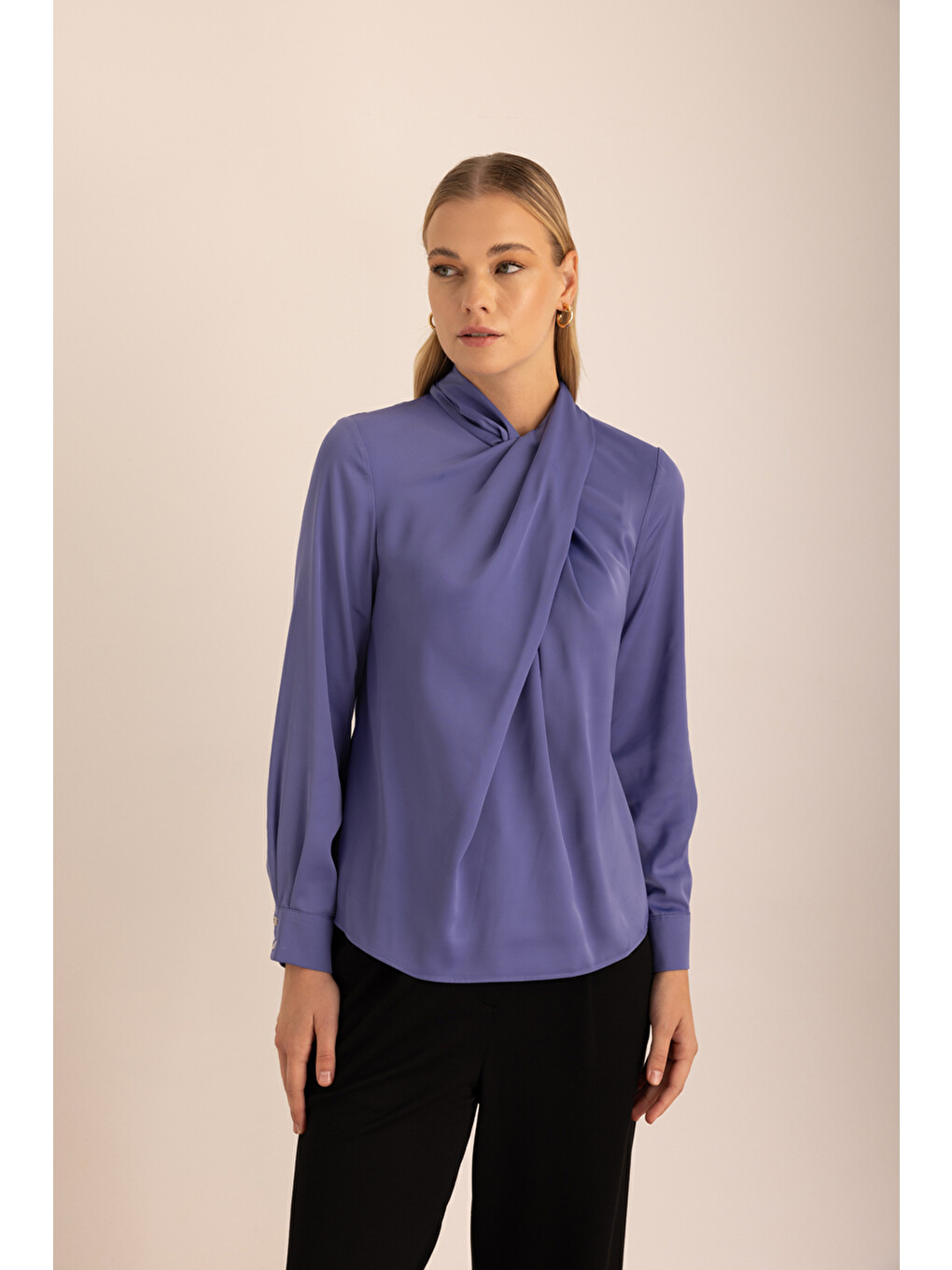 Mor Yakası Drape Detaylı Dokuma Bluz-4