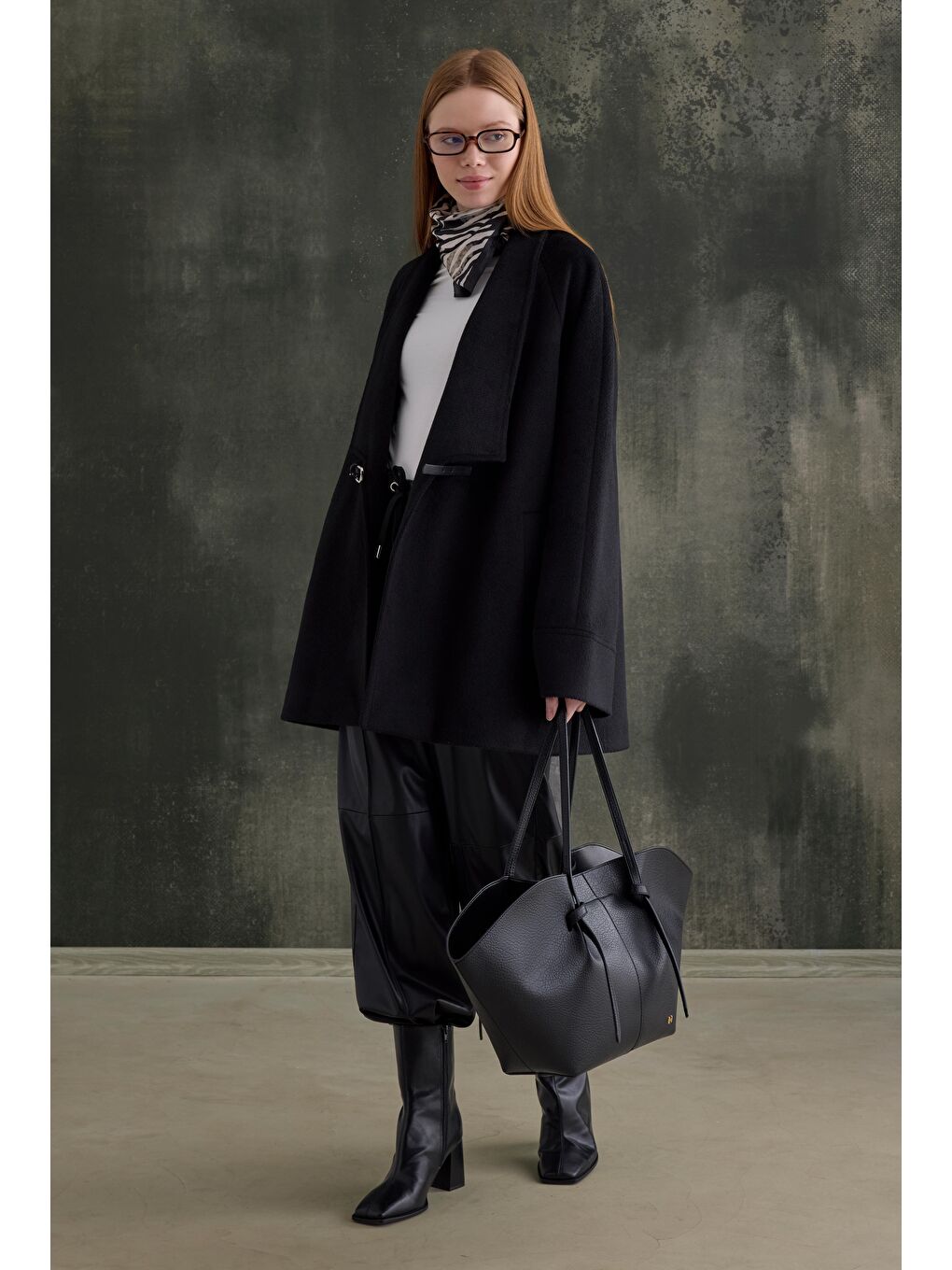 Kemer Detaylı Kaban Siyah-3