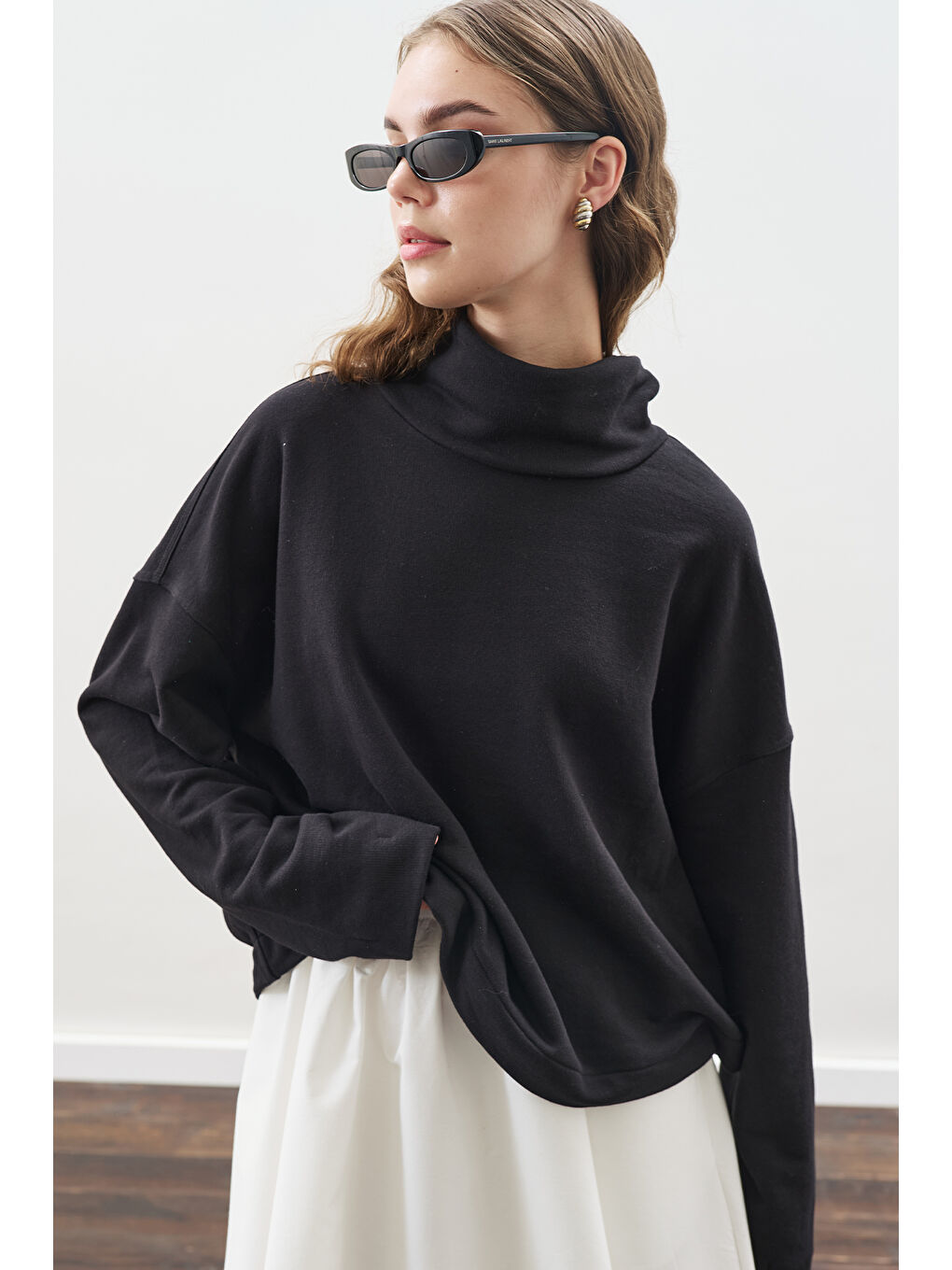 Yüksek Yakalı Oversıze Sweatshırt Siyah-1