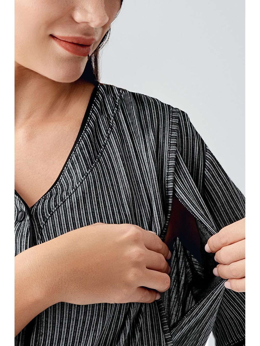 Siyah Düğmeli Kısa Kısa Kollu Esnek Viskoz Hamile Gecelik 14128-2