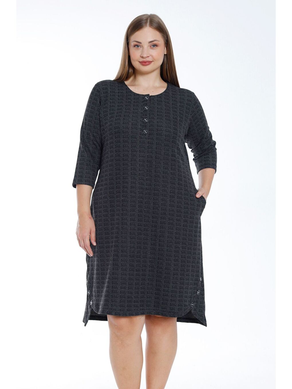 Siyah Desenli Düğmeli Cepli Truvakar Kollu Kadın Büyük Beden Jakarlı Elbise