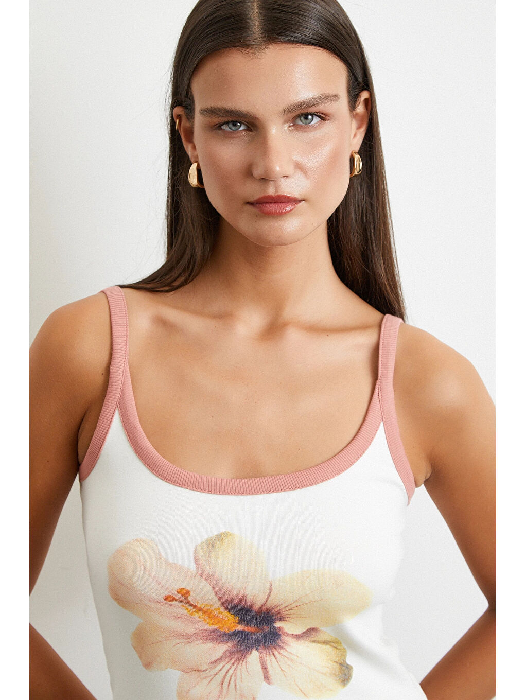 Çiçek Baskılı Askılı Top Ekru-1