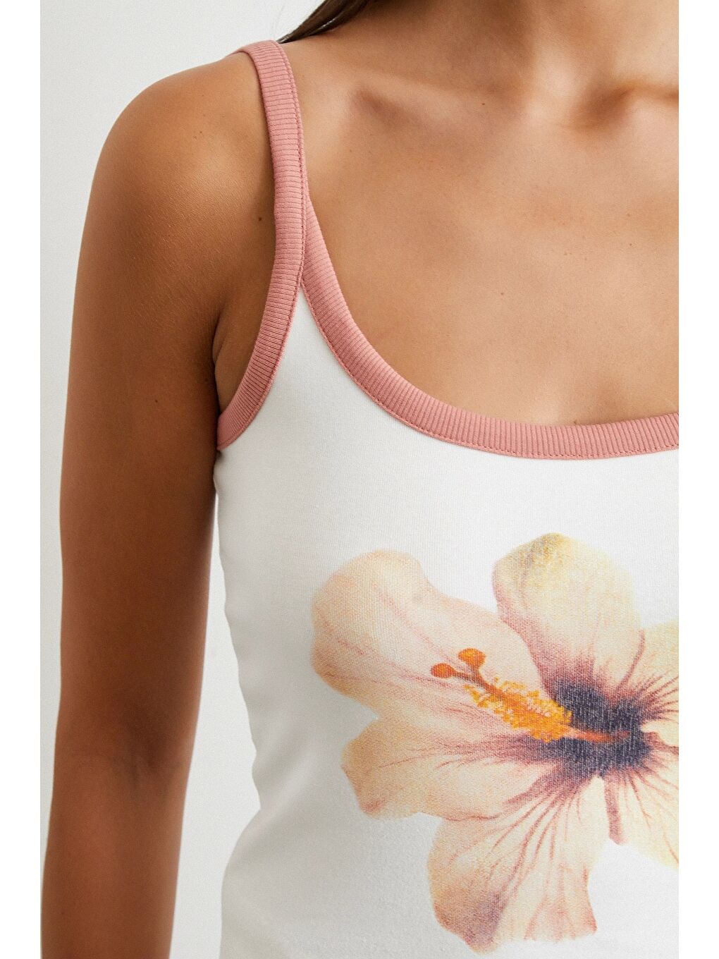 Çiçek Baskılı Askılı Top Ekru-3