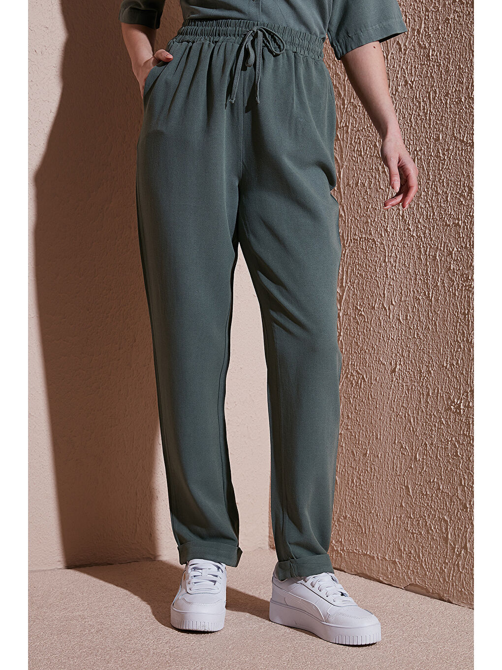 Haki Relaxed Fit Normal Bel Düz Paça Pantolon 25Y0550K1-2