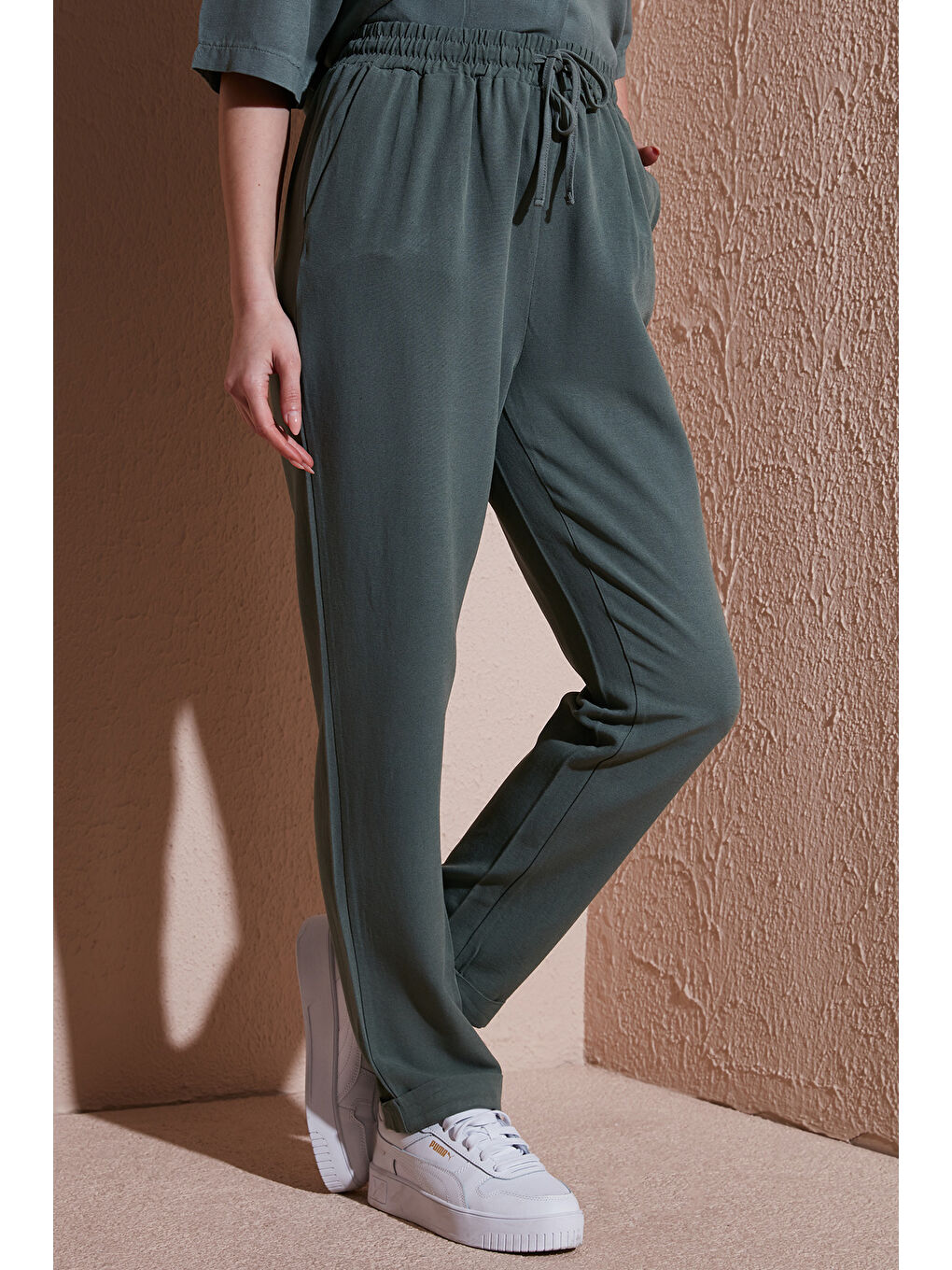 Haki Relaxed Fit Normal Bel Düz Paça Pantolon 25Y0550K1-4